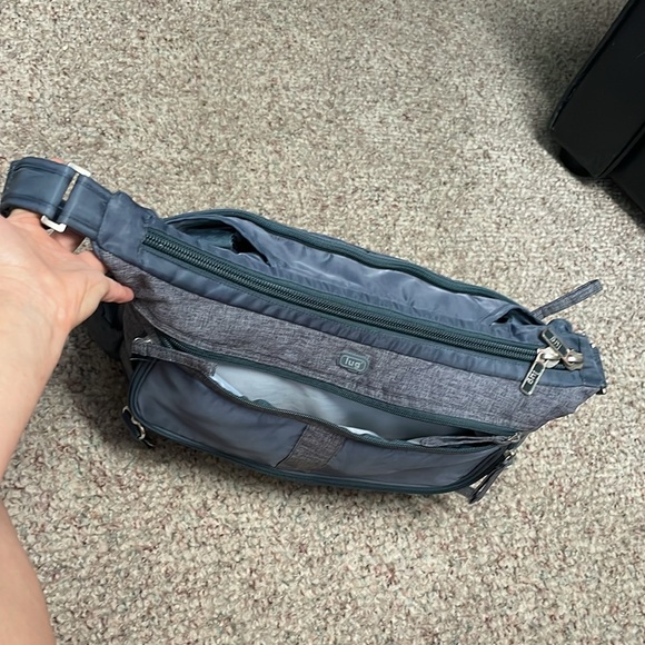 Lug travel tote in grey with long padded strap - Picture 5 of 13